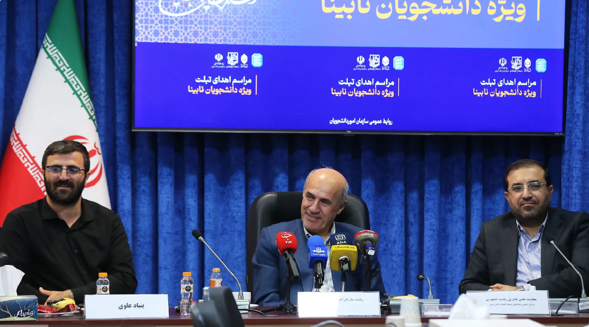گامی دیگر از بنیاد علوی برای عدالت آموزشی؛ تبلت به دانشجویان نابینا اهدا شد