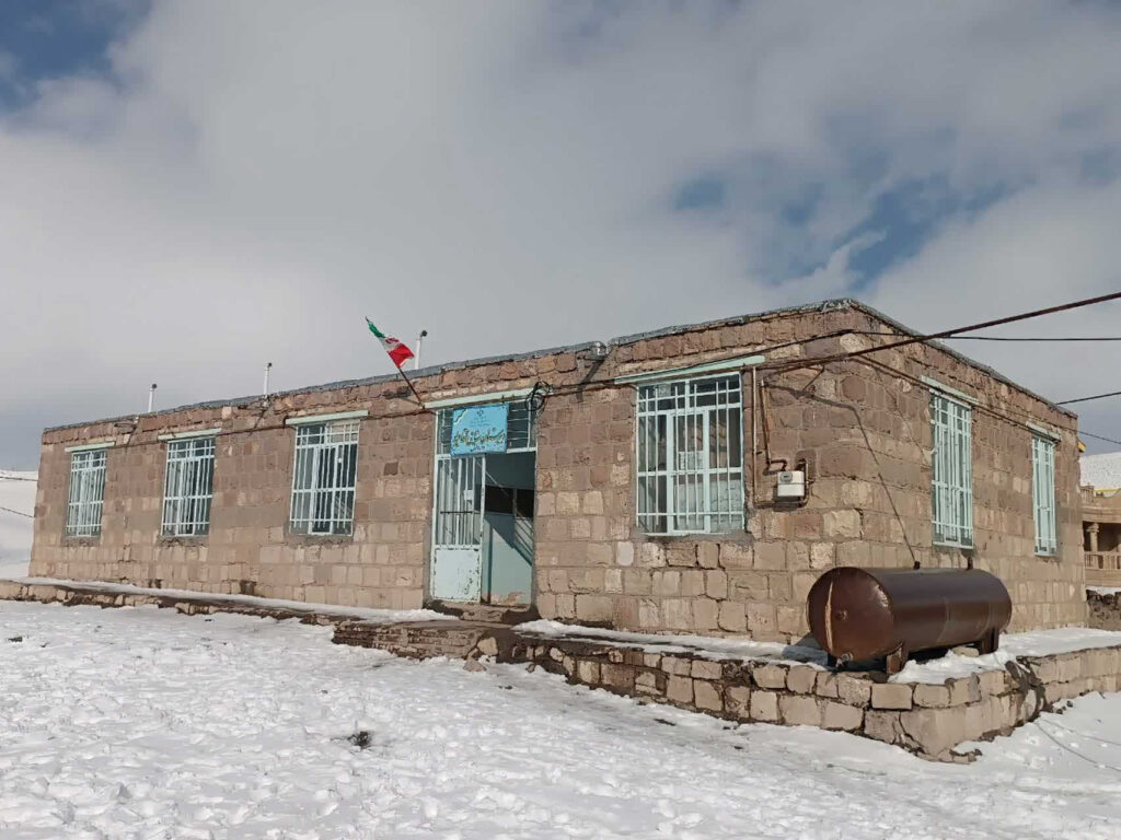 مشارکت در احداث مدرسه سه کلاسه سنایی روستای آقامیرلو کوثر