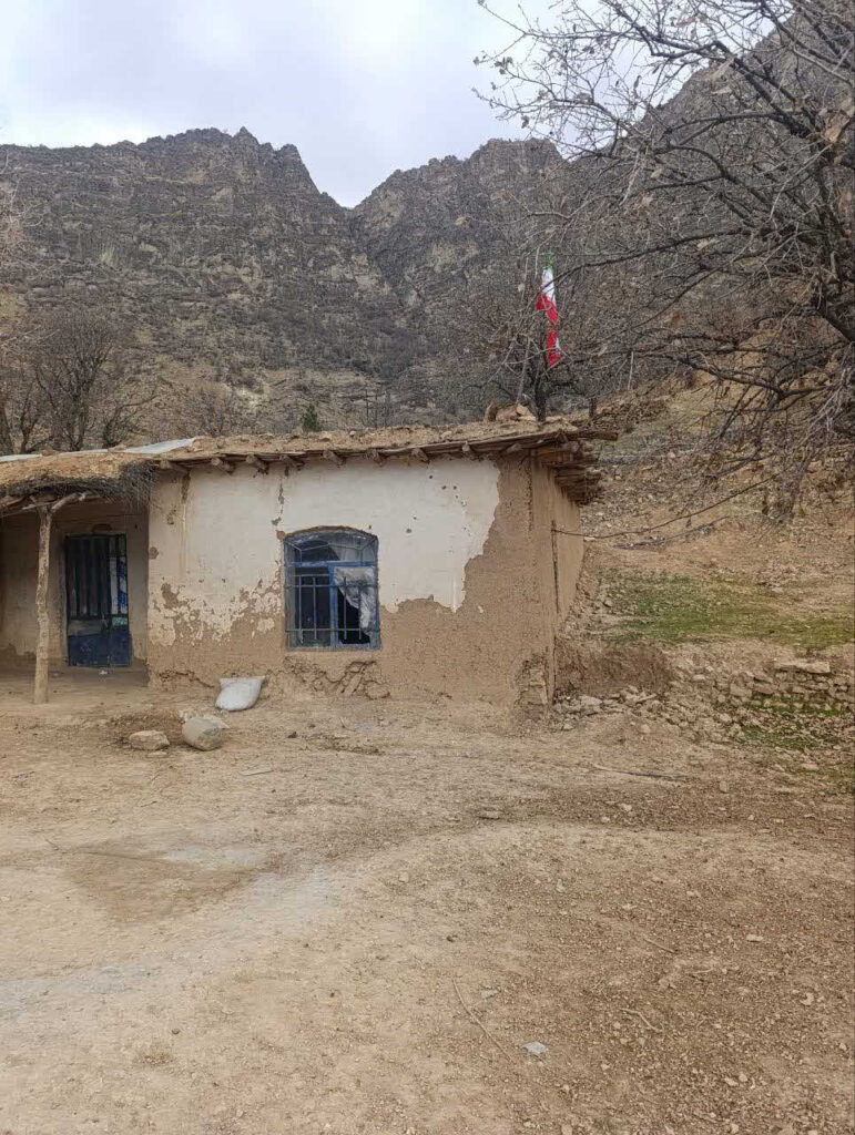 مشارکت در احداث مدرسه دو کلاسه شهید مصطفی خمینی روستای سرتنگ برزه