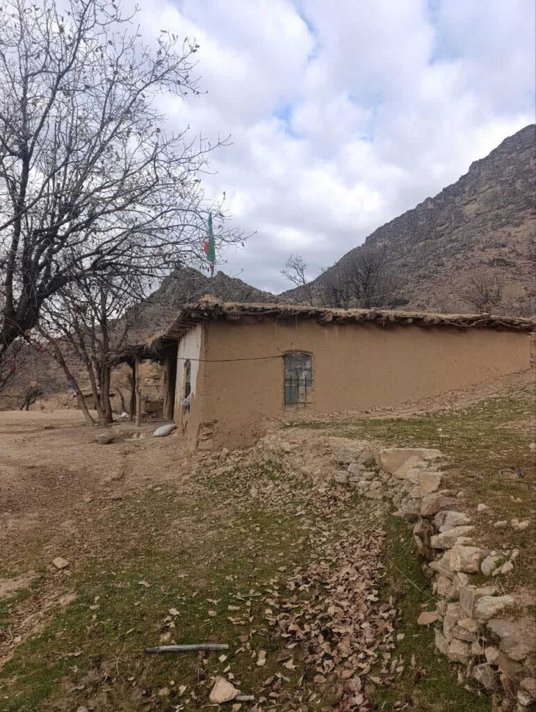 مشارکت در احداث مدرسه دو کلاسه شهید مصطفی خمینی روستای سرتنگ برزه