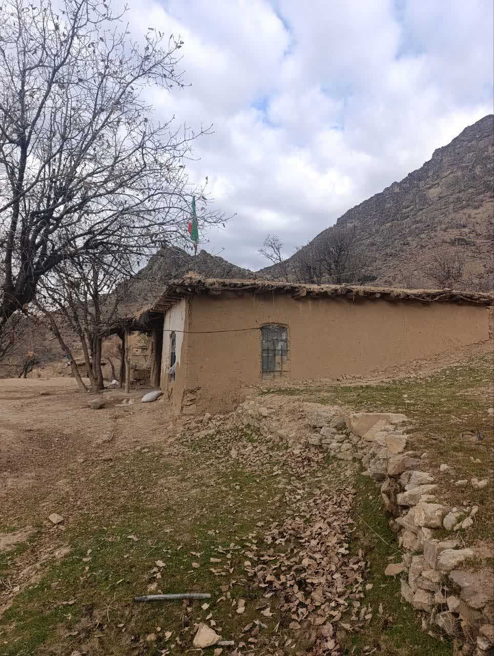 مشارکت در احداث مدرسه دو کلاسه شهید مصطفی خمینی روستای سرتنگ برزه